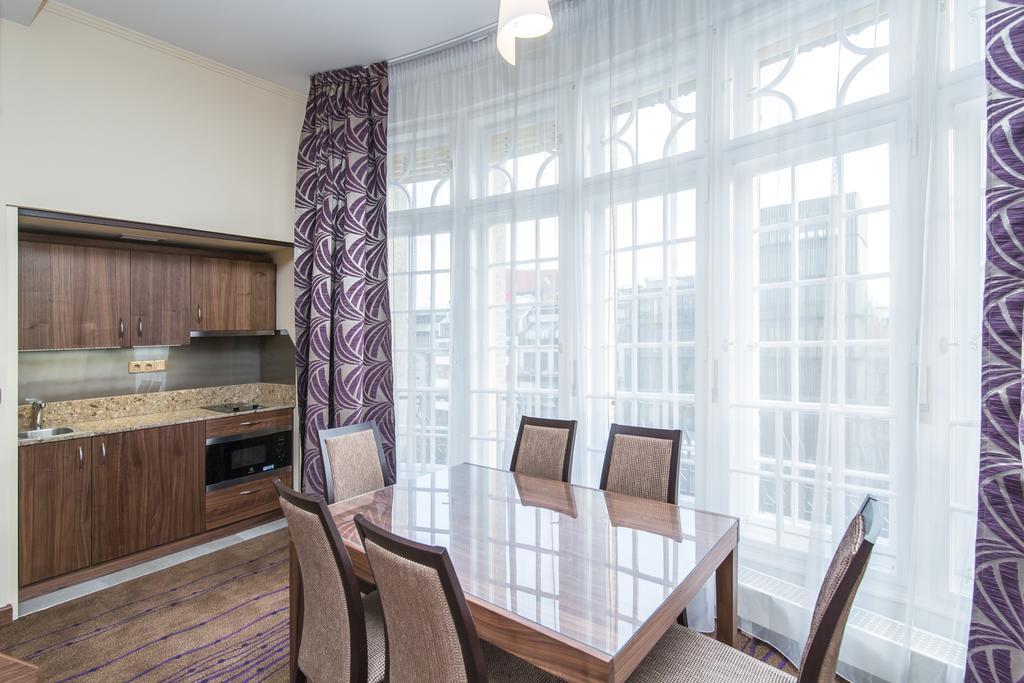 Merchants Crown Suites And Spa Prague Exterior photo A kitchen with a large window