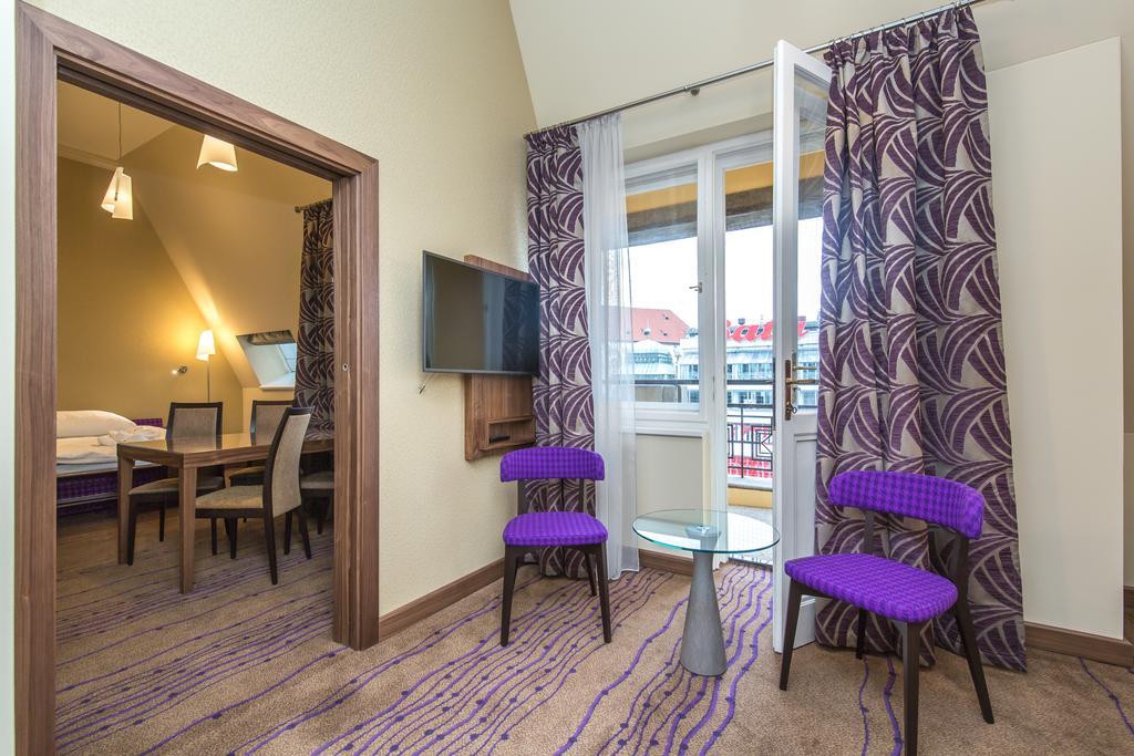 Merchants Crown Suites And Spa Prague Exterior photo Suite