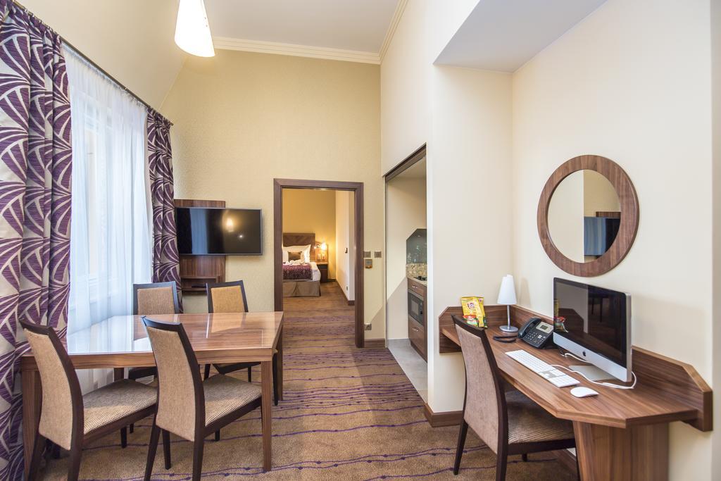 Merchants Crown Suites And Spa Prague Exterior photo Suite