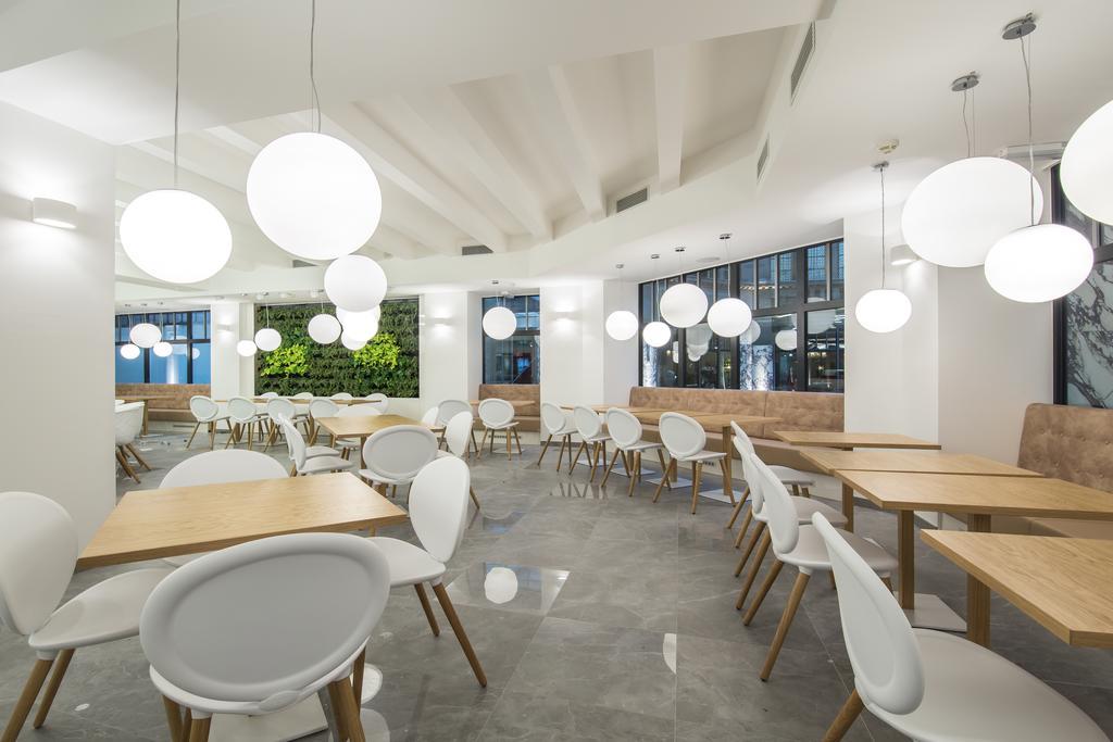 Merchants Crown Suites And Spa Prague Exterior photo Interior of the restaurant
