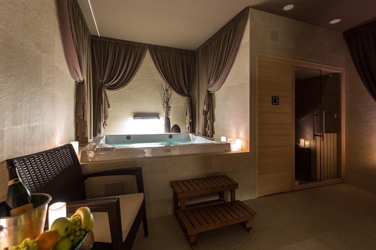 Merchants Crown Suites And Spa Prague Exterior photo A spa in a hotel