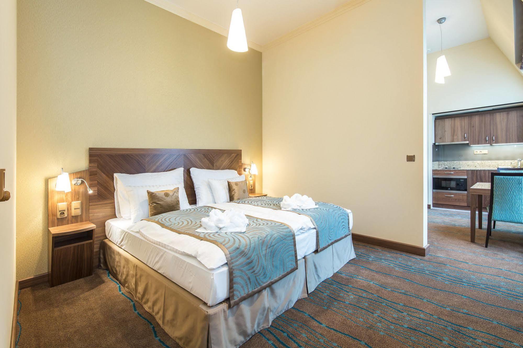 Merchants Crown Suites And Spa Prague Exterior photo A room at the hotel