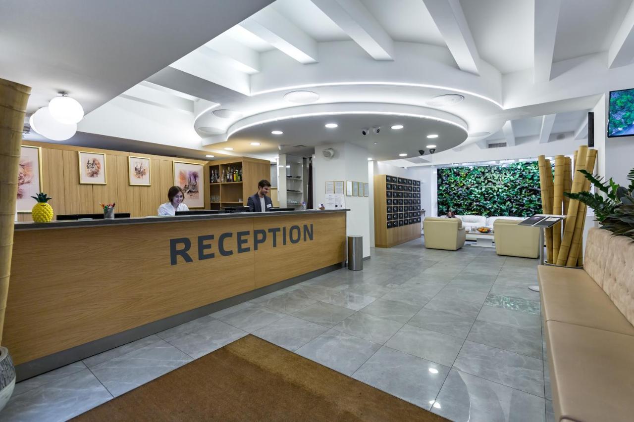 Merchants Crown Suites And Spa Prague Exterior photo Reception