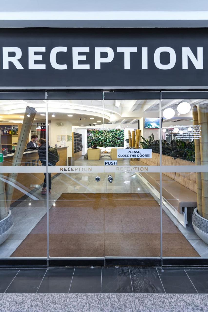 Merchants Crown Suites And Spa Prague Exterior photo Automatic door